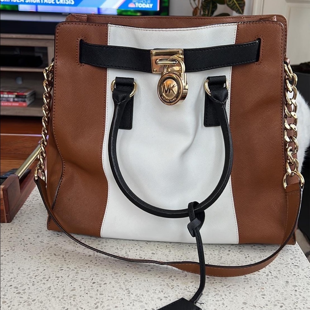 Michael Kors Bag! Slightly used, but still in great condition!